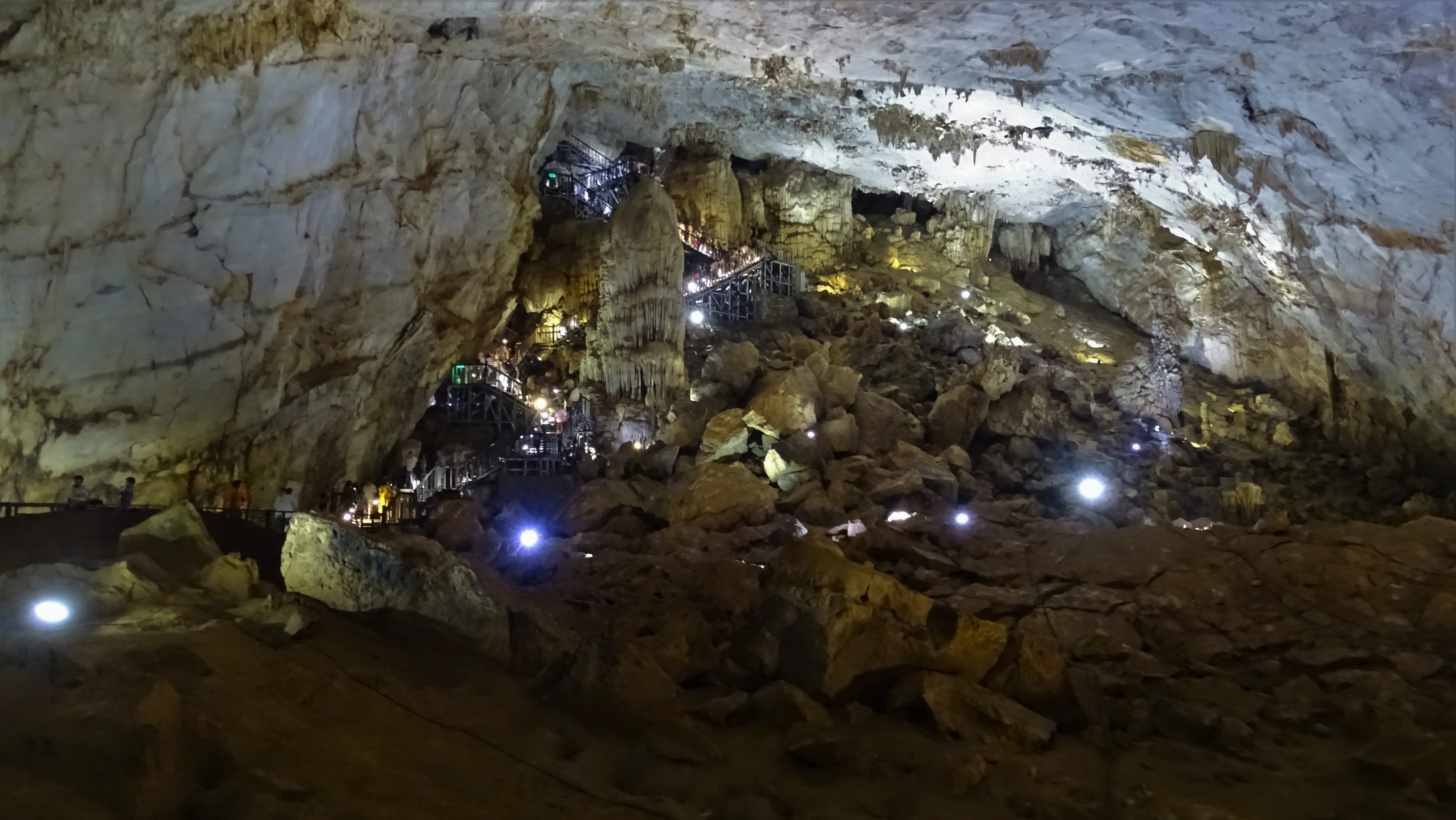 Enormous interior of Paradise Cave 