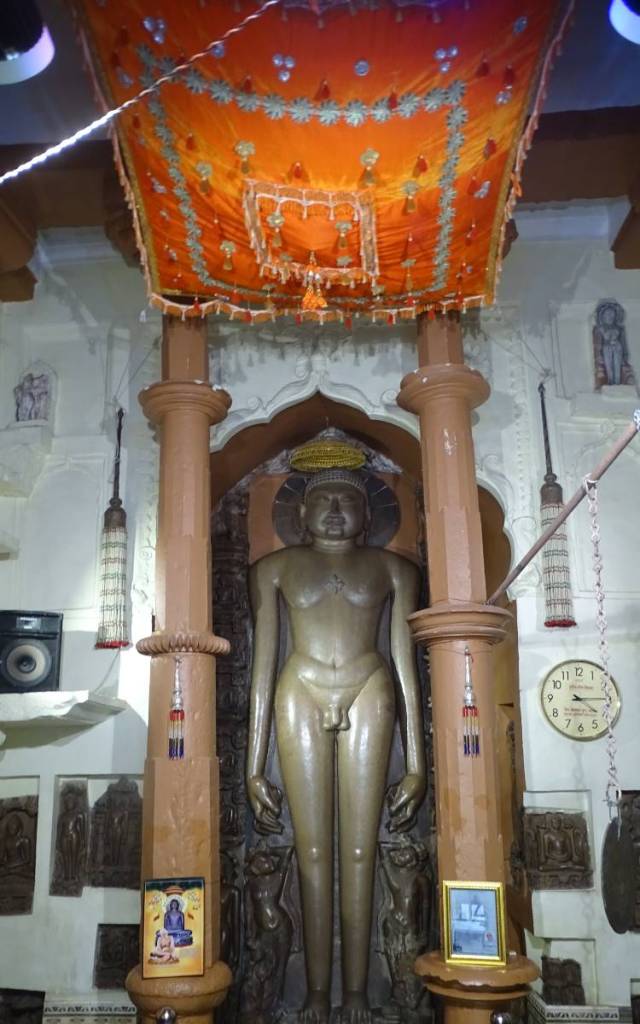 A large standing statue of the naked Mahariva at Shantinath Jain temple in Khajuraho